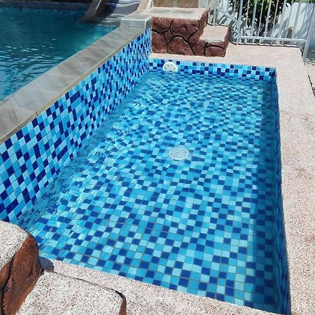 Aleesa Roomstay Pasir Puteh Eksteriør bilde