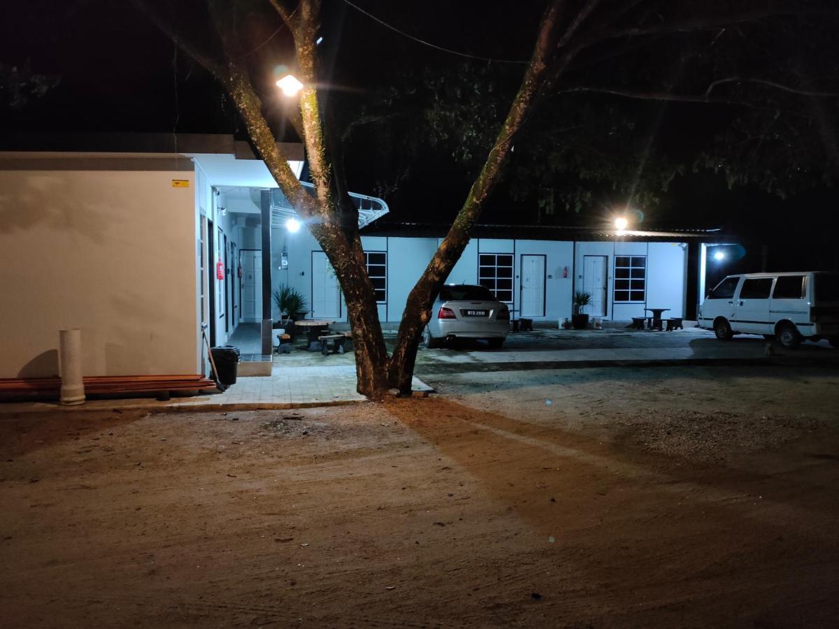 Aleesa Roomstay Pasir Puteh Eksteriør bilde