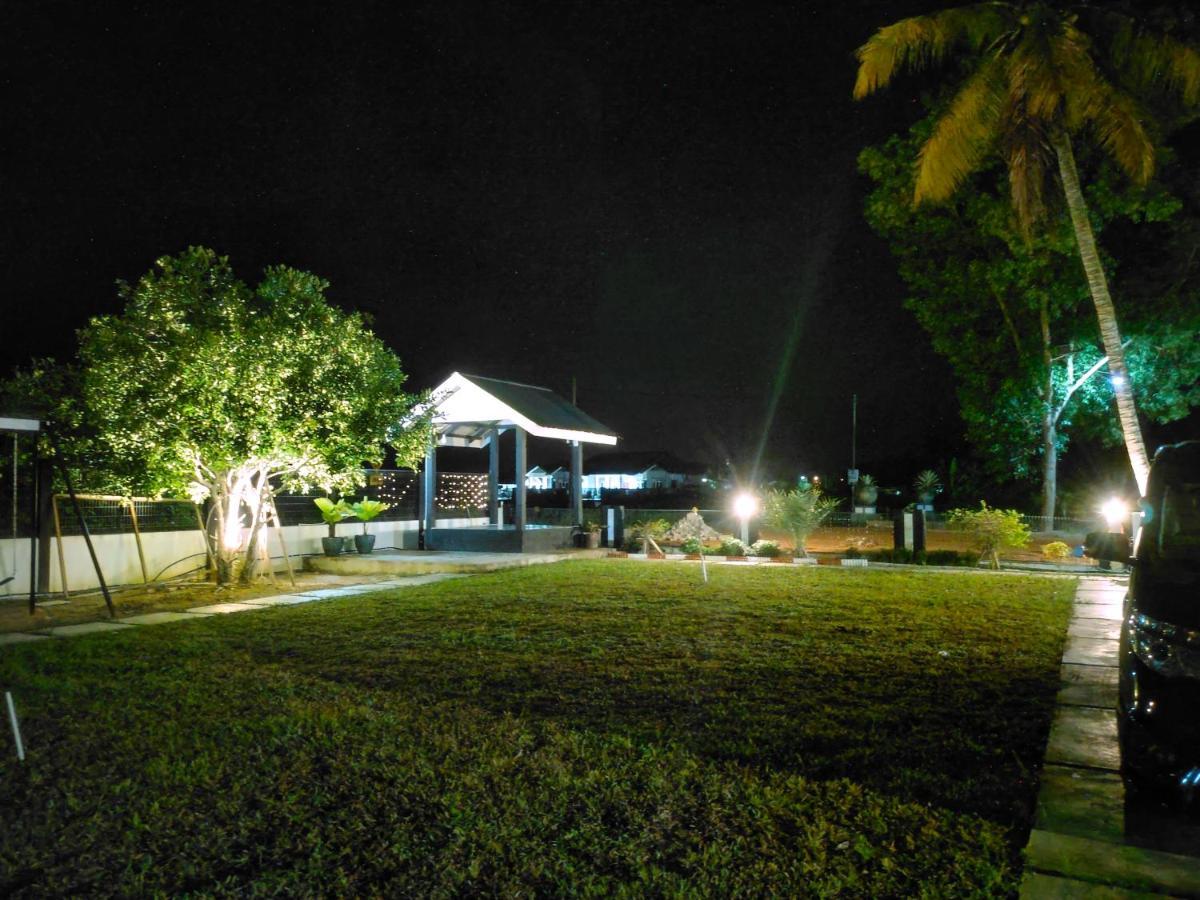 Aleesa Roomstay Pasir Puteh Eksteriør bilde
