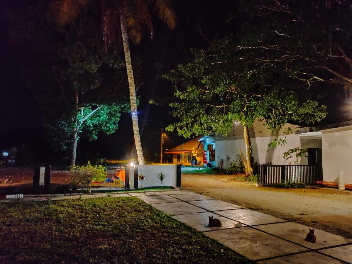 Aleesa Roomstay Pasir Puteh Eksteriør bilde