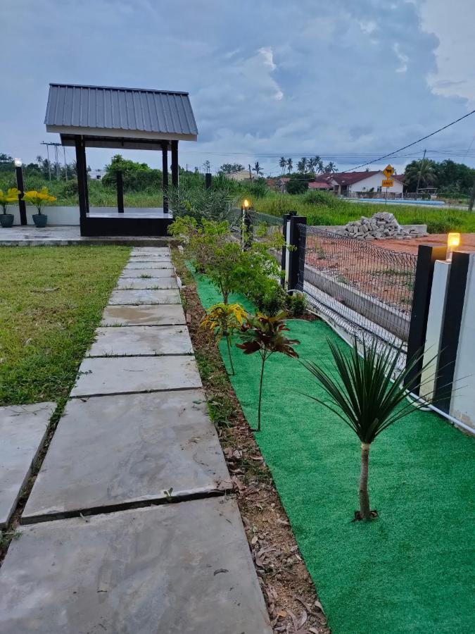 Aleesa Roomstay Pasir Puteh Eksteriør bilde
