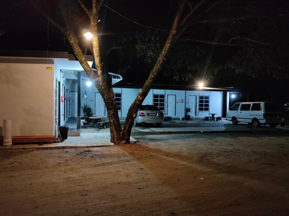 Aleesa Roomstay Pasir Puteh Eksteriør bilde
