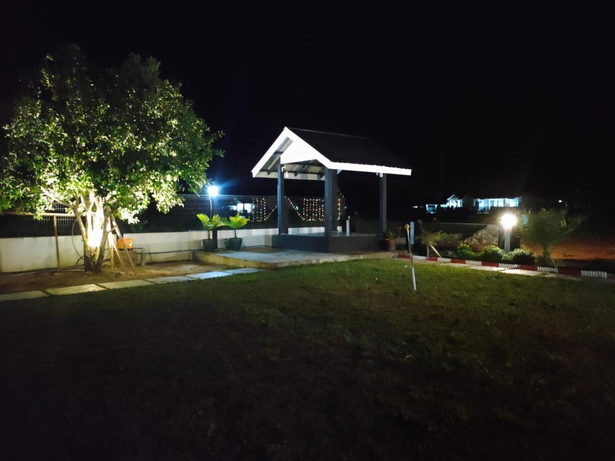 Aleesa Roomstay Pasir Puteh Eksteriør bilde