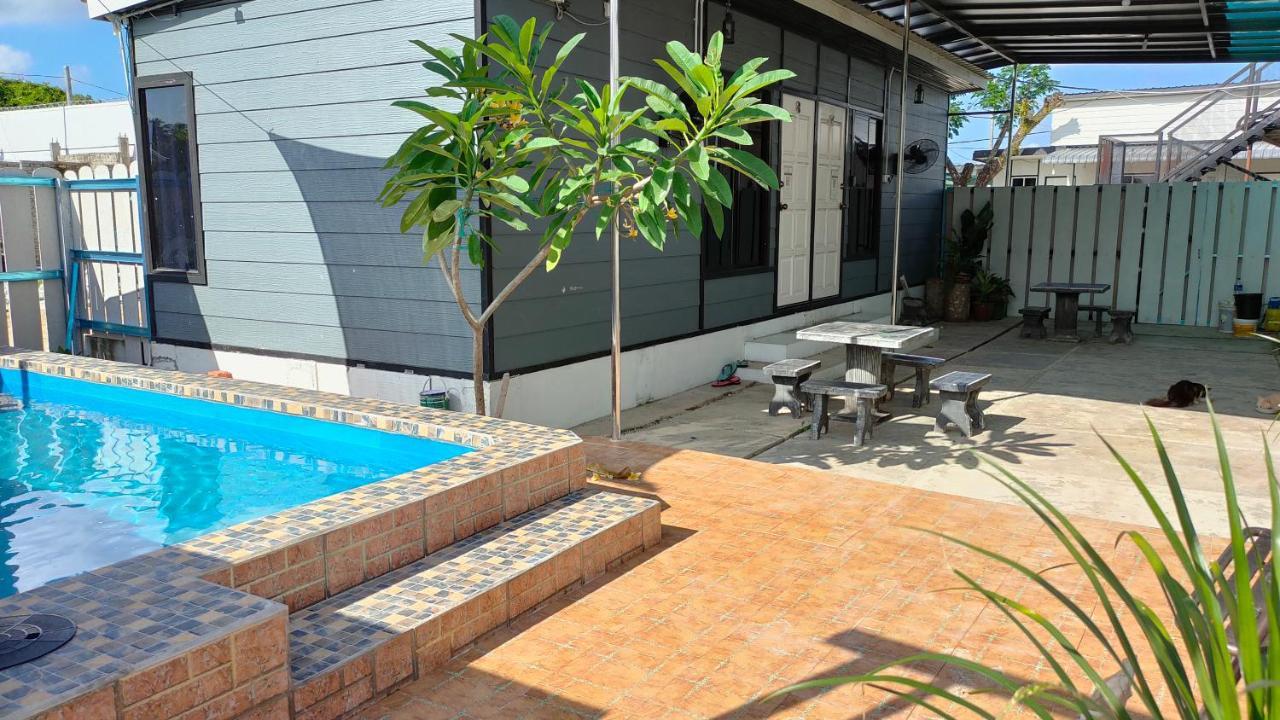 Aleesa Roomstay Pasir Puteh Eksteriør bilde