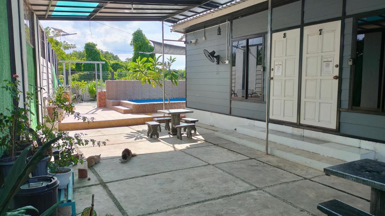 Aleesa Roomstay Pasir Puteh Eksteriør bilde
