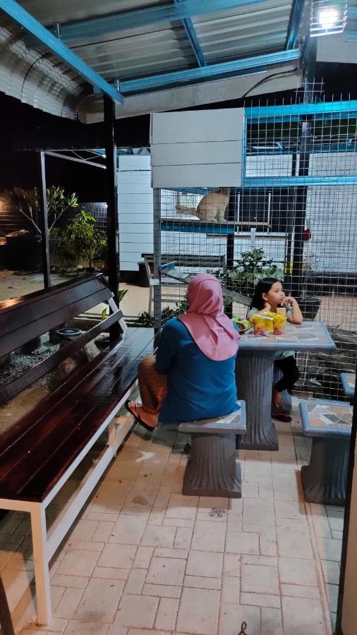 Aleesa Roomstay Pasir Puteh Eksteriør bilde