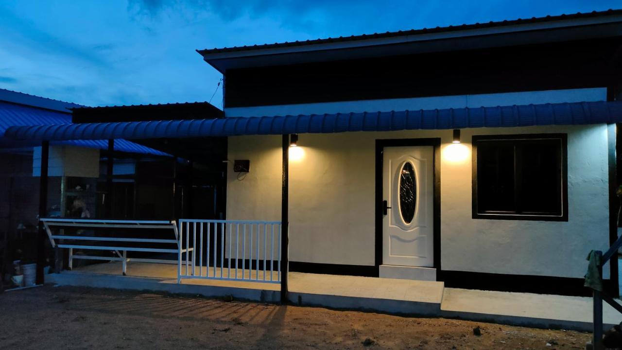 Aleesa Roomstay Pasir Puteh Eksteriør bilde