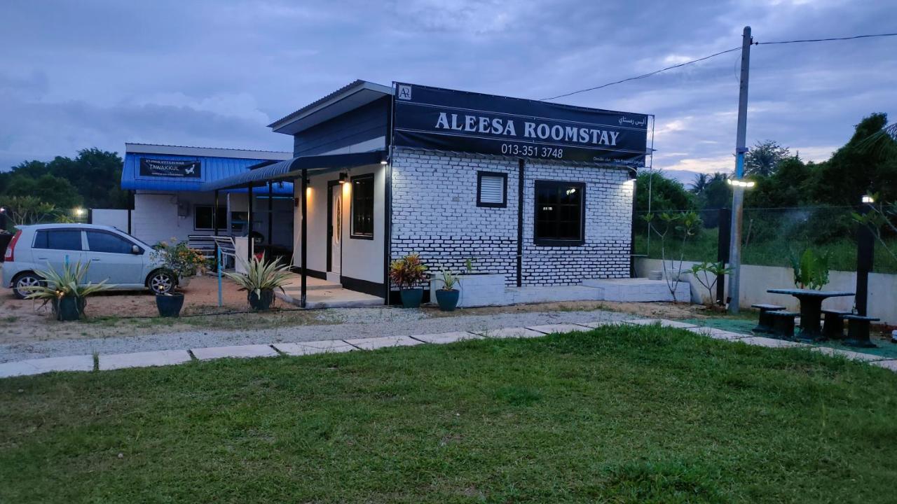 Aleesa Roomstay Pasir Puteh Eksteriør bilde