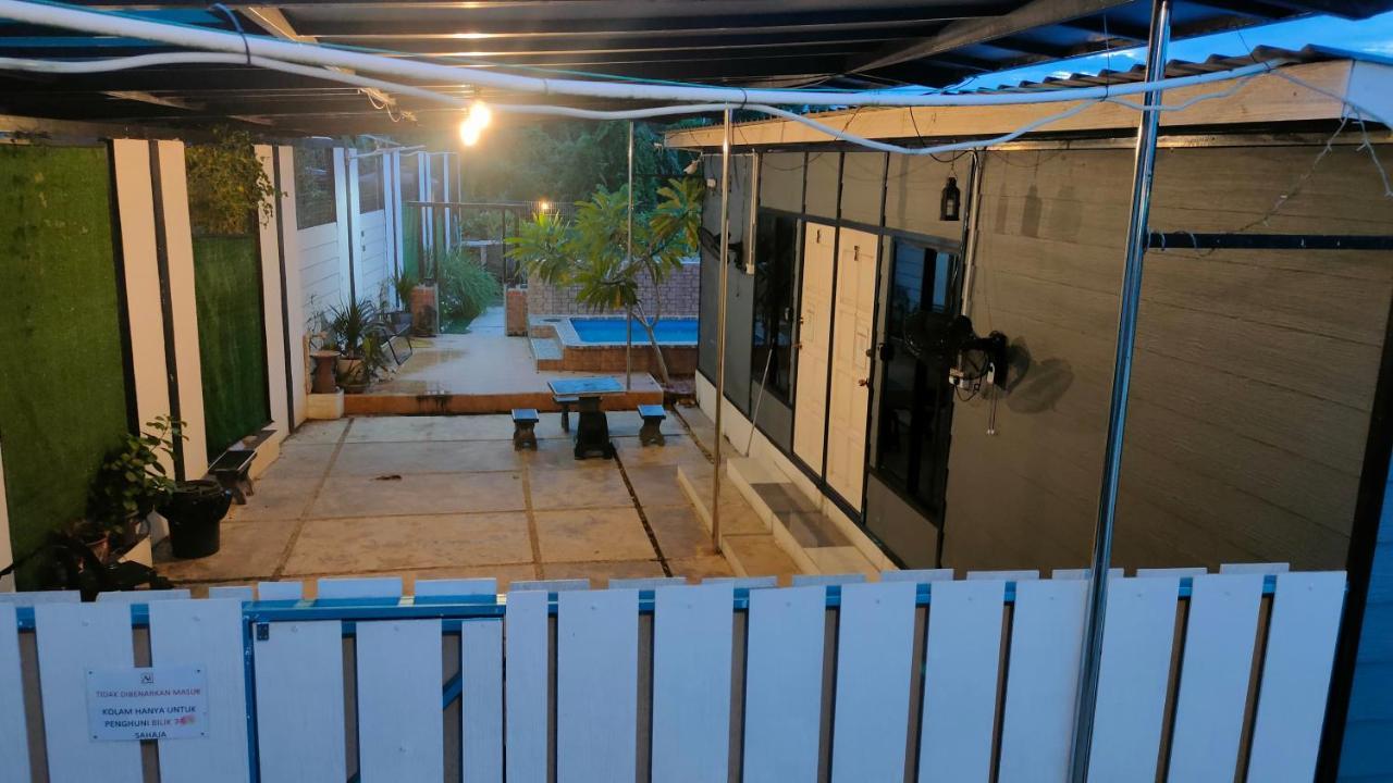Aleesa Roomstay Pasir Puteh Eksteriør bilde